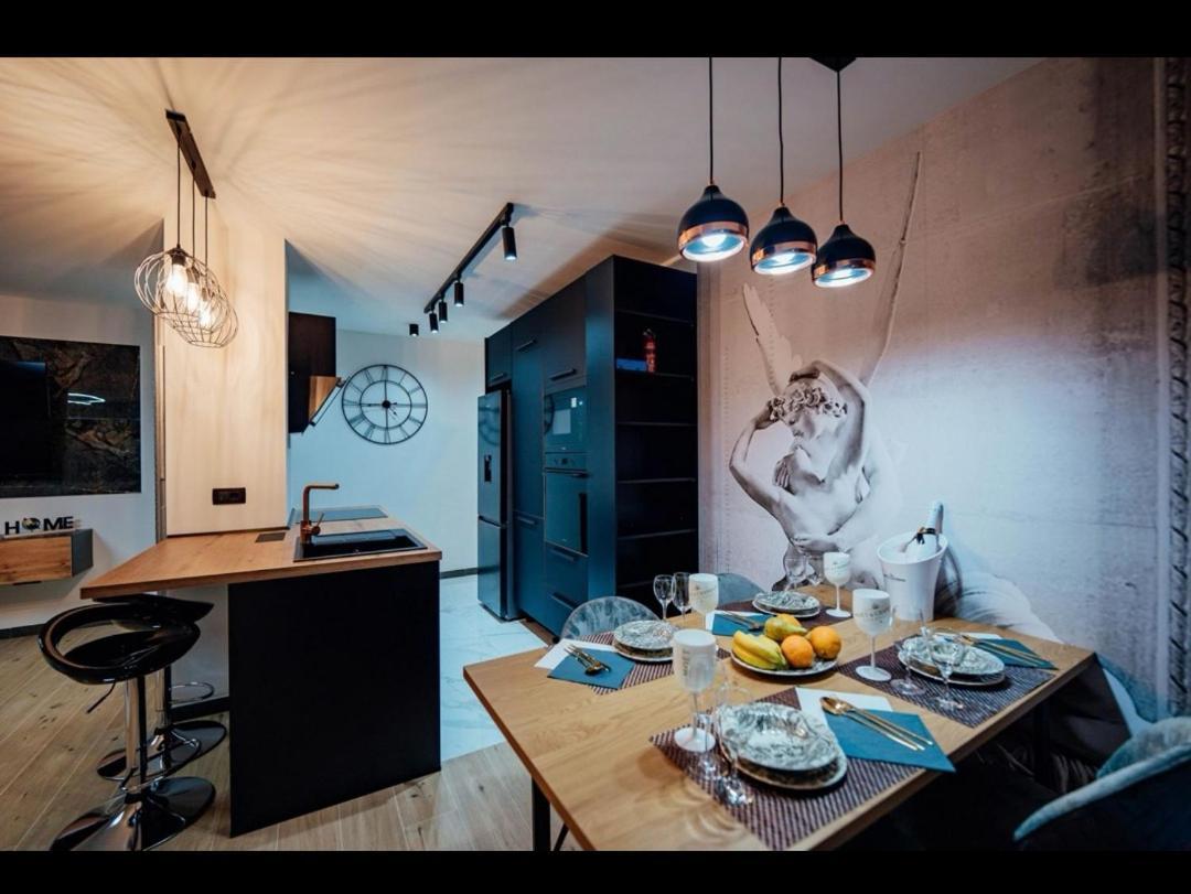 Black Queen Apartment Split Exterior foto