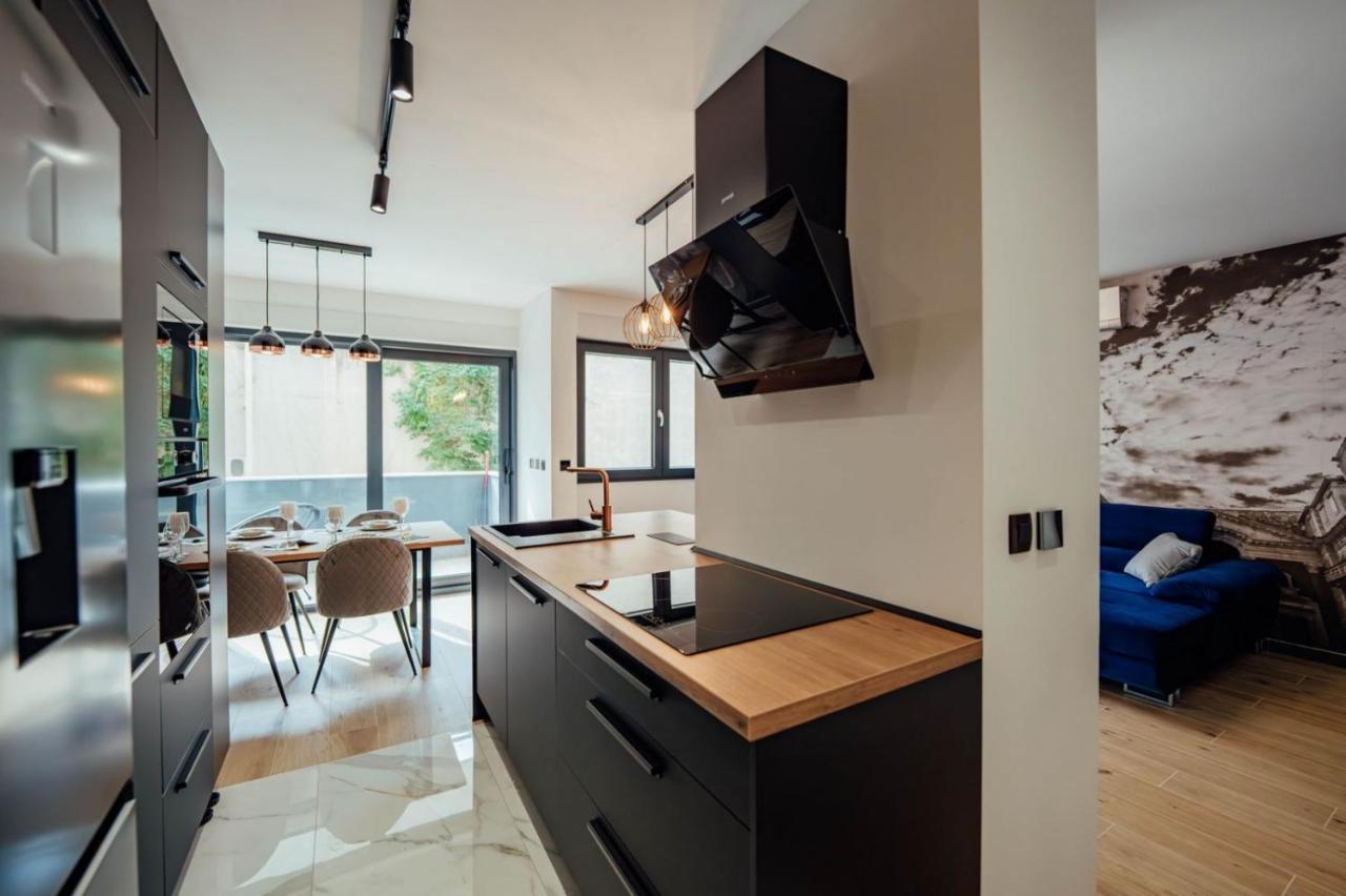 Black Queen Apartment Split Exterior foto