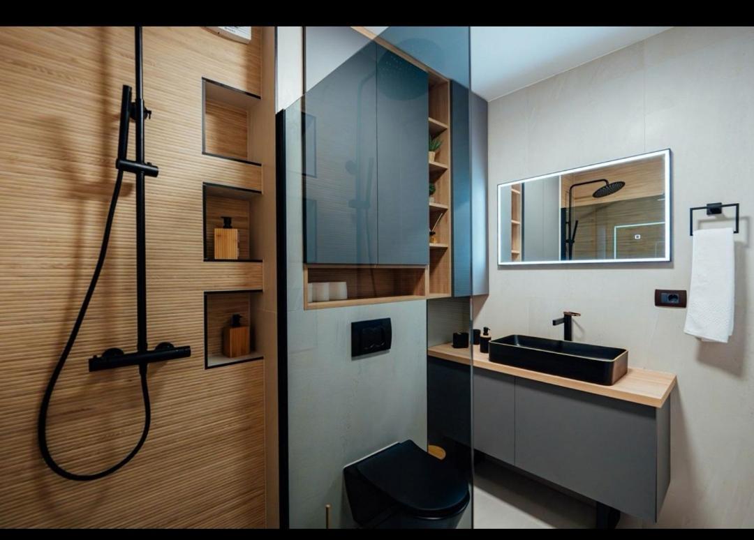 Black Queen Apartment Split Exterior foto